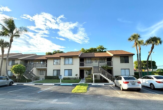 6649 Somerset Dr Unit 205