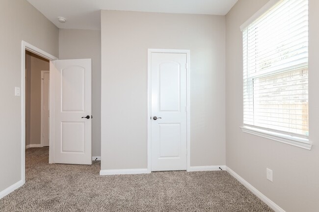 Photo - 8981 Oval Glass St