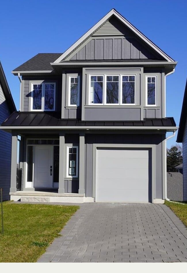 Building Photo - 969 Deveron Cres