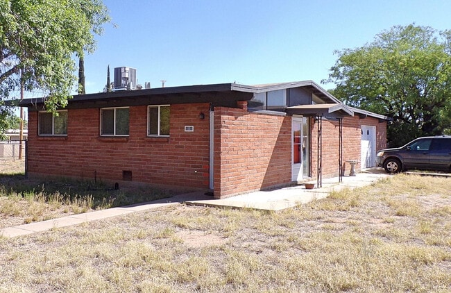 Building Photo - 4501 Pine Tree Dr