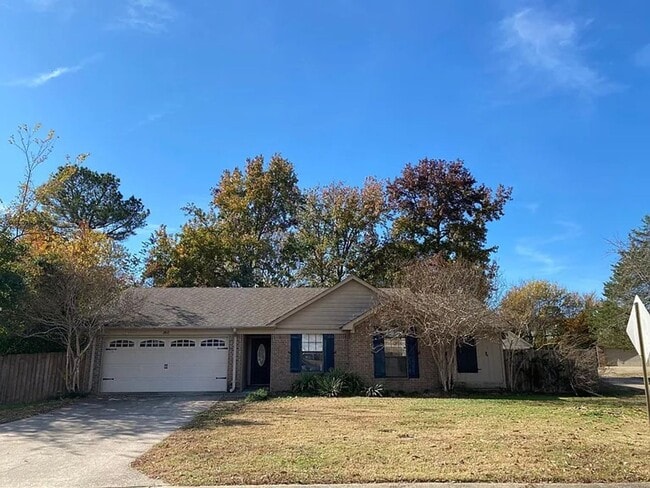 Building Photo - 2817 Forest Dr