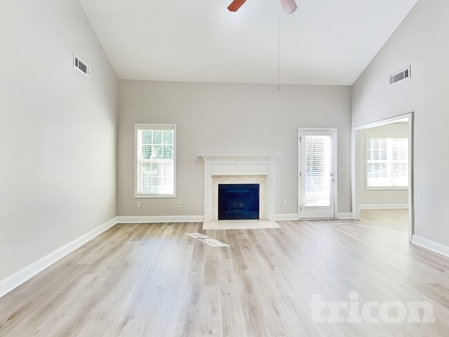 Photo - 231 W Oak St