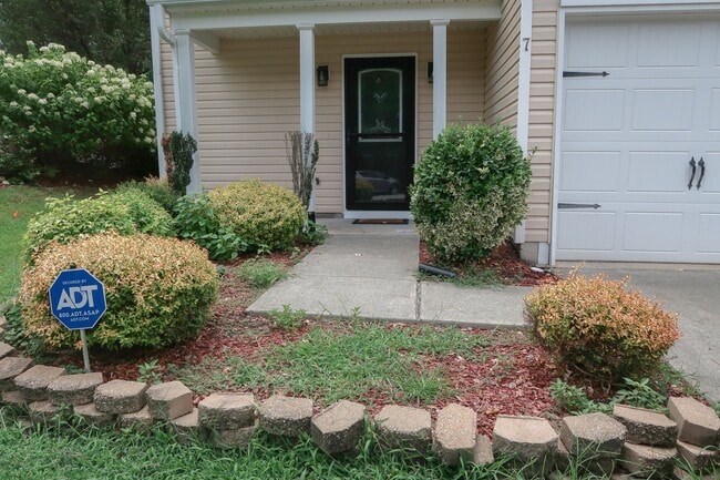 7 Duxford Ct