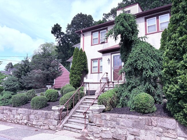 Photo - 156 Wallace St Unit 1