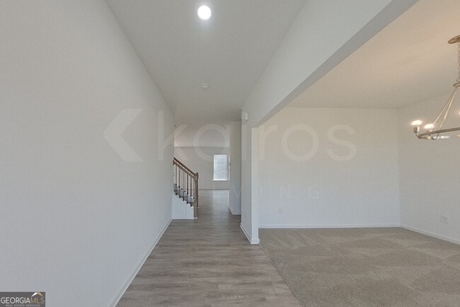 Photo - 100 English Oak Ln