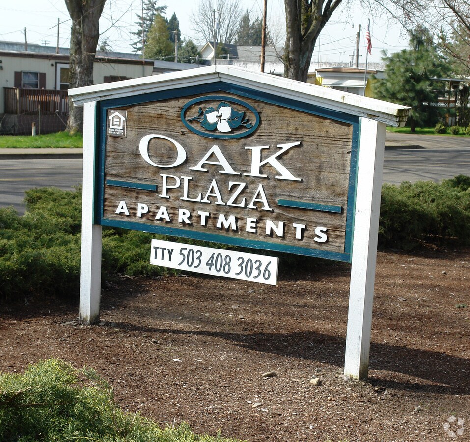 Photo - Oak Plaza