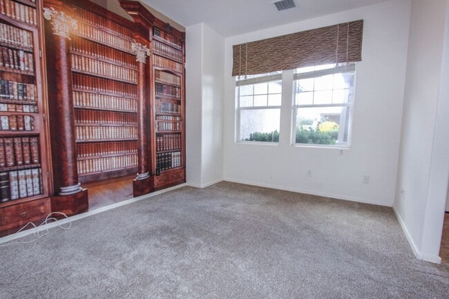 Photo - 3 Bedroom Plus Den in Quailwood