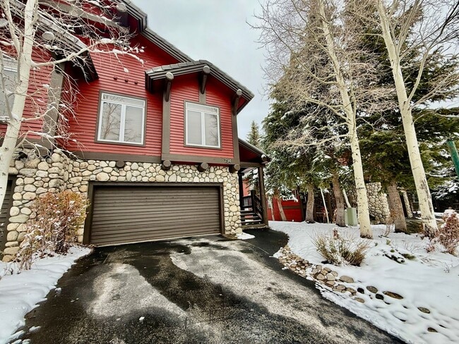 Photo - Snowcreek V – Stunning 4 Bed, 3 Bath Corner Unit