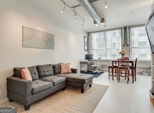 Building Photo - 800 Peachtree St NE Unit APT 8405