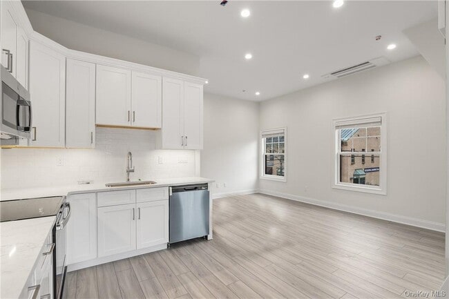 Photo - 225 Katonah Ave Unidad 1