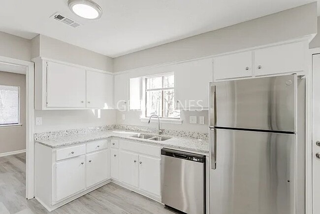 Photo - 1452 Foxcroft Loop