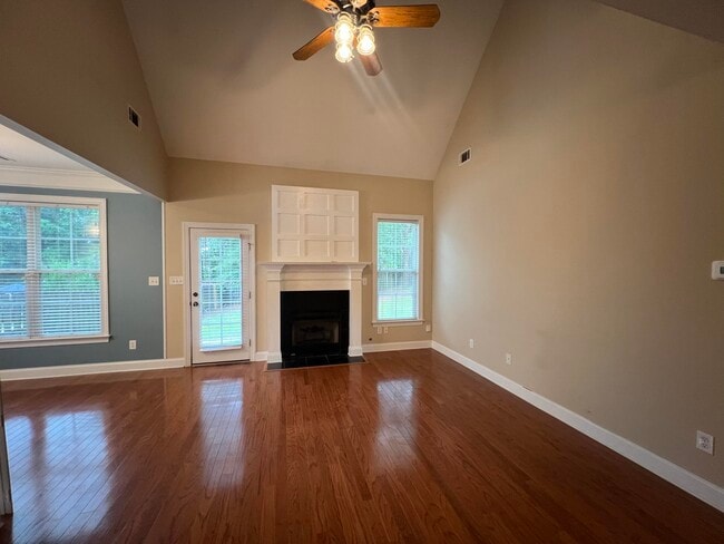 Photo - 1102 Highmoor Ln