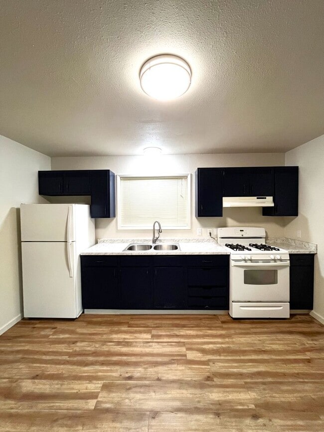 Photo - Fairhaven Recently Updated 2 Bedroom Duplex Unit 907 Wilson