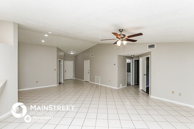 Photo - 645 Norse St NW