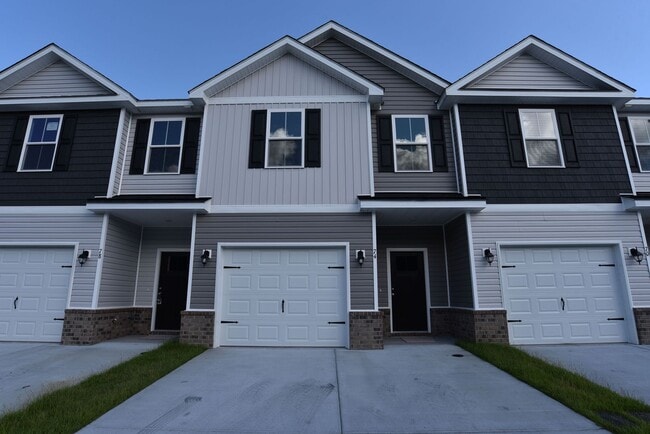 Building Photo - Beautiful Townhome. ***No Pets***