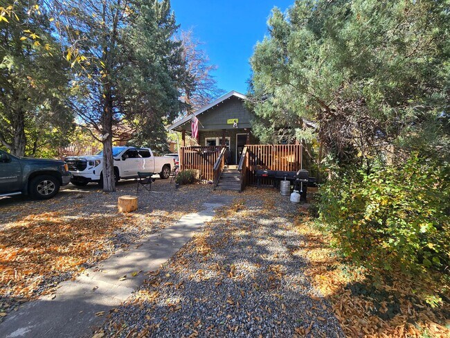Photo - 4 bed, 2 bath House On The Hill!