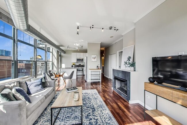 Photo - 1200 W Monroe St