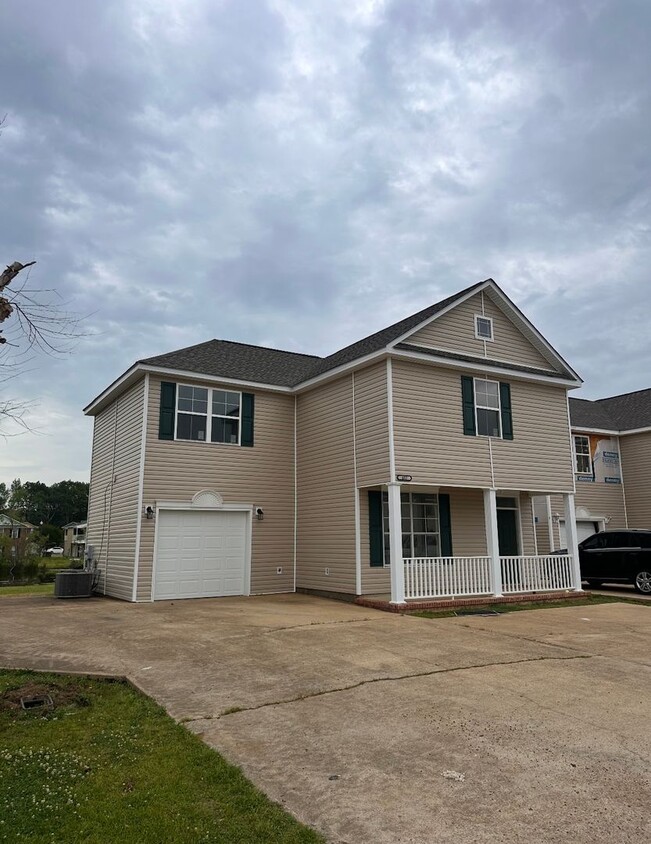 Photo - 652 Kirkcauldy Dr (Starkville, MS)
