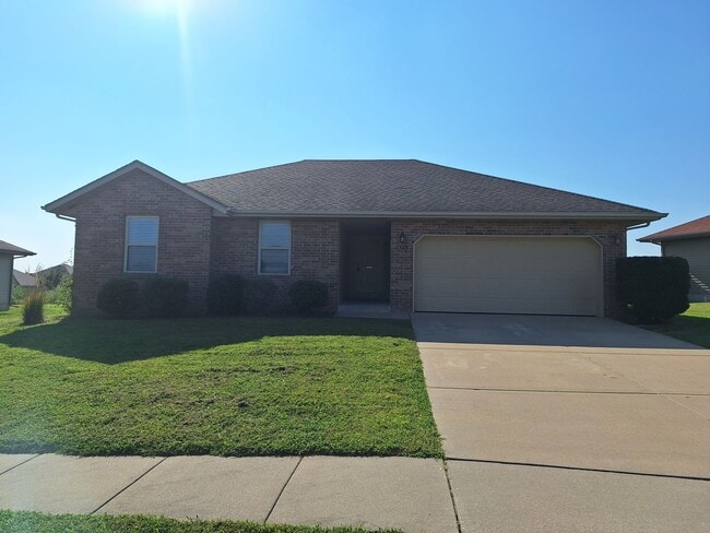 Building Photo - This will go fast....Located in the The Rivers, Ozark Mo