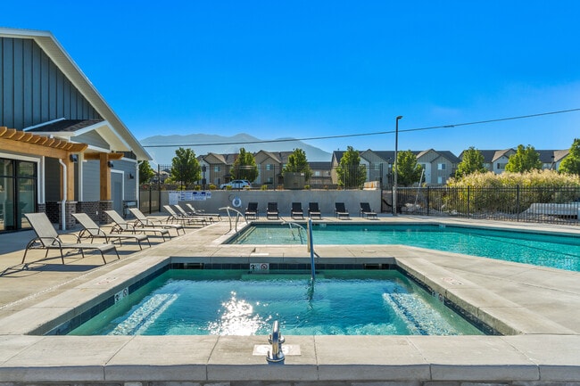 Ridgeline Parkway Apartments