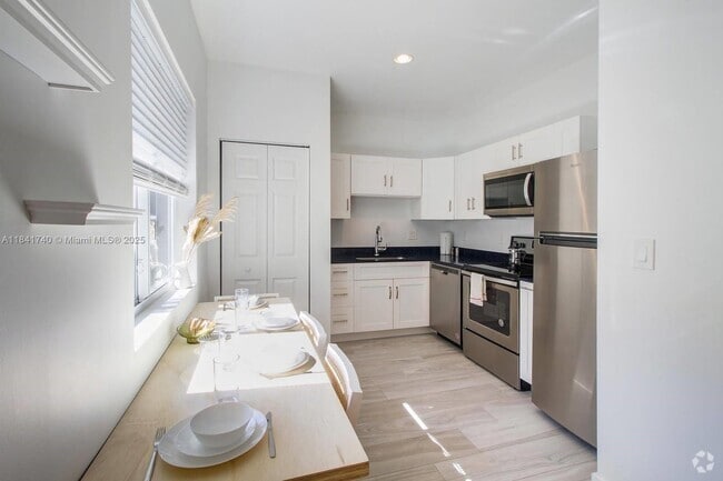 Building Photo - 427 NW 34th St Unit 1 Rental