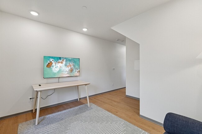 Photo - Brand-new 6B3B Townhouse near UW starts fr...