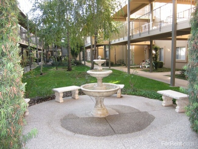 Lakeshore Apartments - Lake Views!
