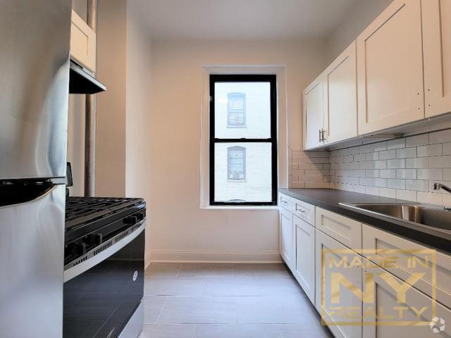 Building Photo - 1 bedroom in ASTORIA NY 11103 Unit 3E Rental