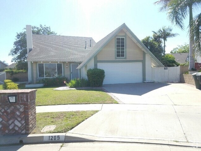 Building Photo - Adorable 3 Bed 2 Bath Home in Anaheim Hills