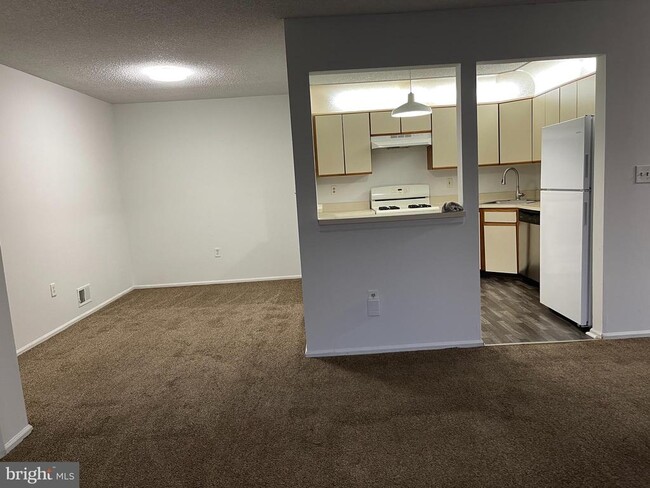 Building Photo - 17 Joyner Ct