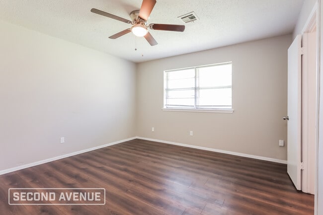 Photo - 703 Willis St