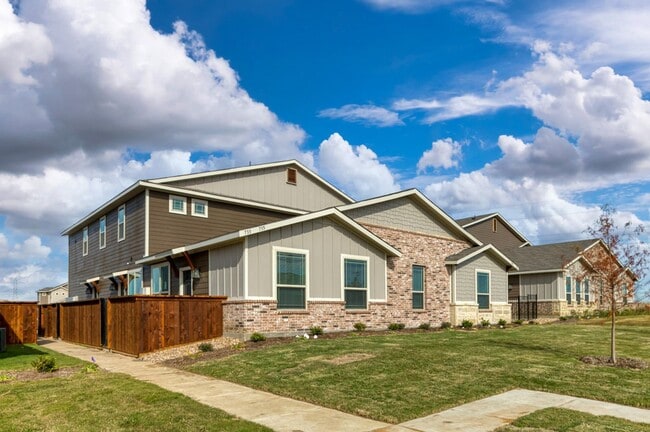 GORGEOUS 2 BEDROOM FOUR PLEX LOCATED IN MI... - GORGEOUS 2 BEDROOM FOUR PLEX LOCATED IN MI... Townhome