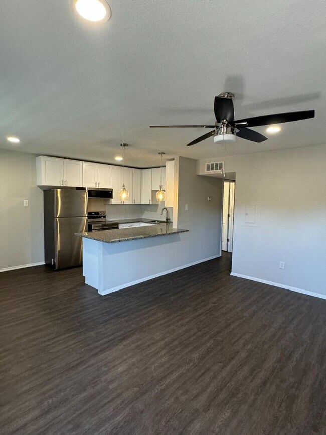Building Photo - 201 S Kansas Ave Rental