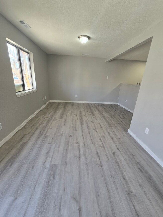 Photo - 2 Bedroom , 1 Bathroom Apartment! Unidad 33 Osage Ridge Rd #1