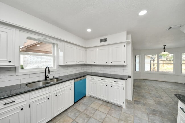 Photo - 616 S Rivershire Dr