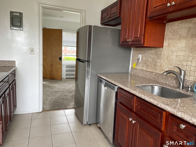 Building Photo - 34 Standish Rd Unit 3
