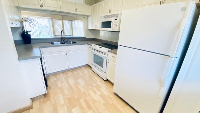 Photo - 2bd 2bath unit available now at Country Club Village 4!!