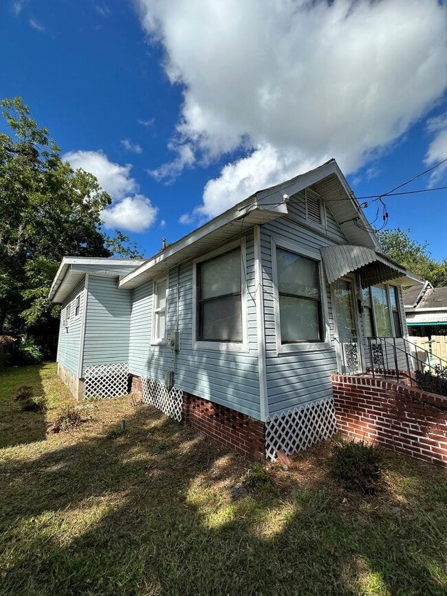 Photo - Fully Renovated 2/1 Single Family Ready to Move In!!!