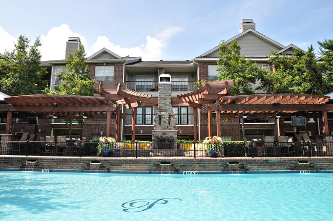 Beautiful pool - The Grand on Memorial Rental