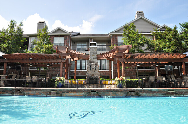 Beautiful pool - The Grand on Memorial Rental