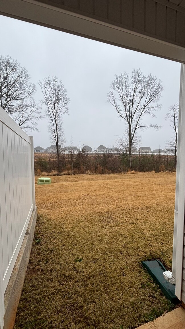 Photo - 325 Chapelwood Way