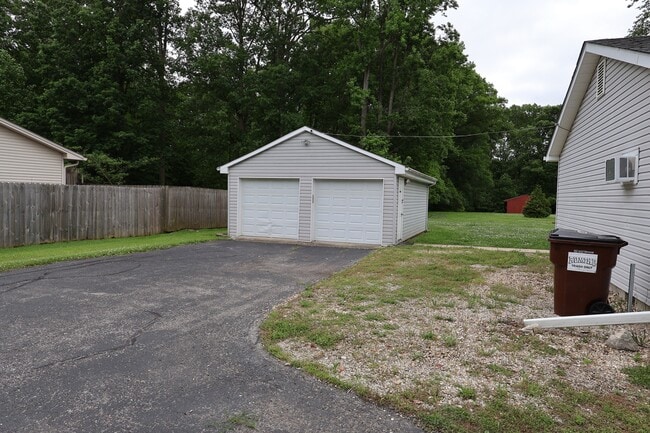 Photo - 549 S Gum St