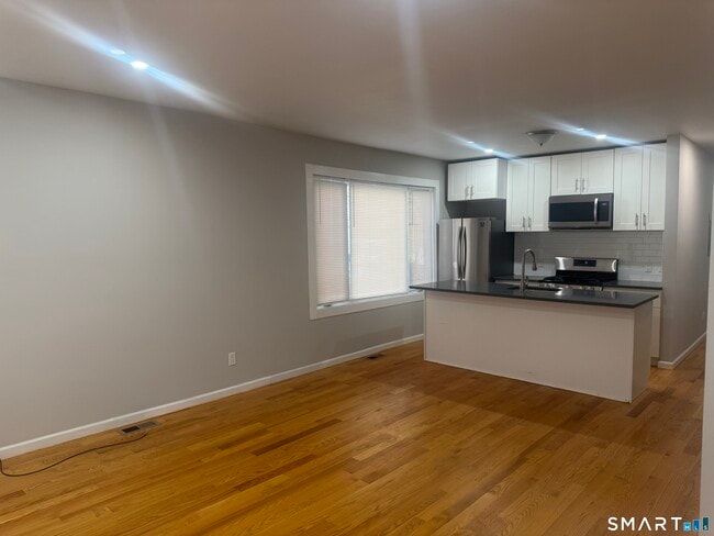 Photo - 168-170-170 Kelsey St