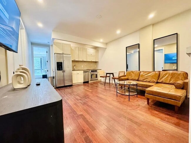 Nice room in a good neighborhood