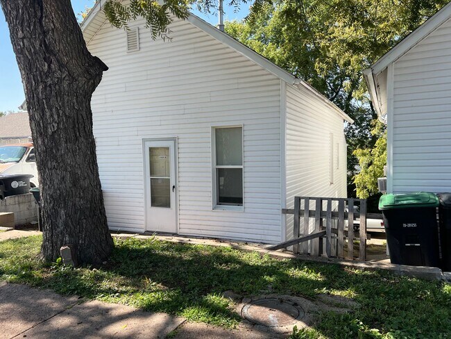 Building Photo - 1942 S 16th St Unit 1