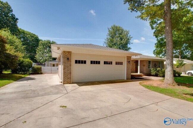 Photo - 211 Wingate Ave SW