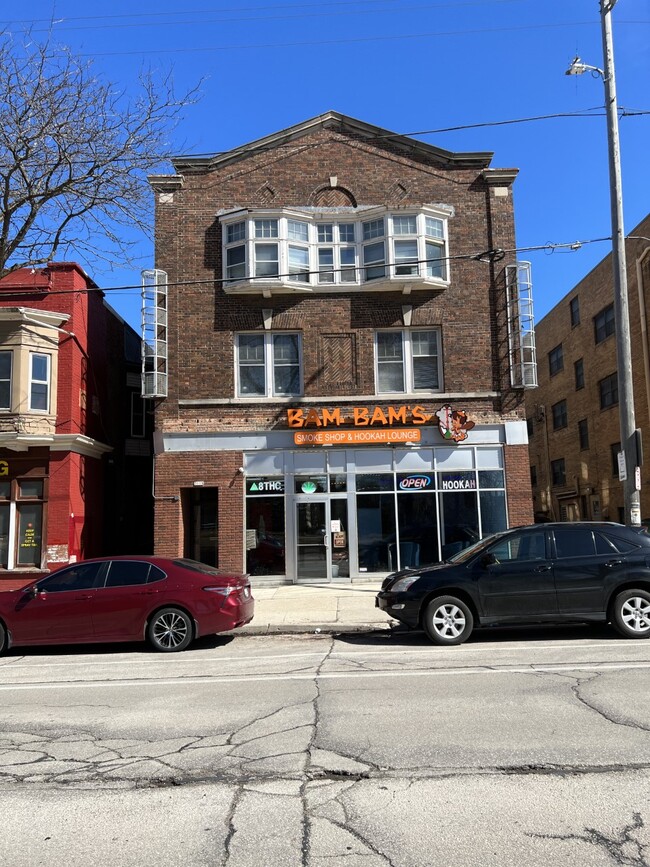 Building Photo - 3118 N Downer Ave Rental