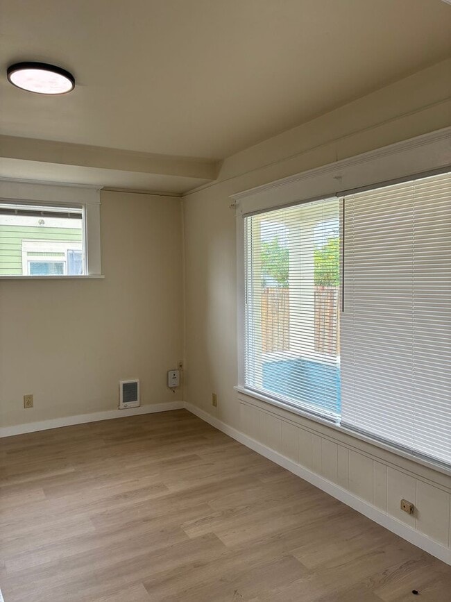 Photo - 4 Bedroom, 1 Bedroom Home for Rent