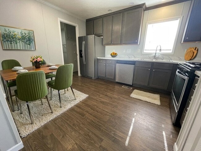 Building Photo - 38012 Chilver Ave