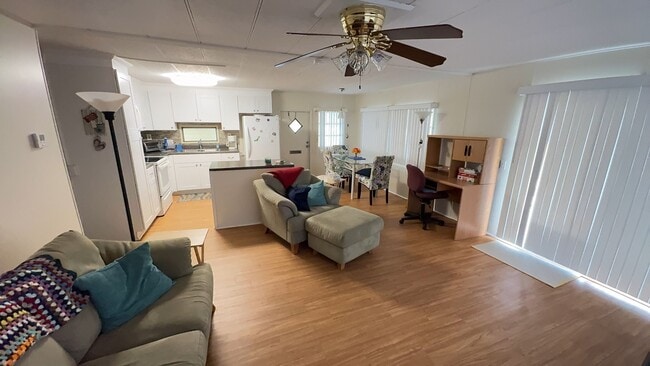 Photo - Beautiful 2 bedroom 2 bath mobile home for rent in 55+ community in south Tampa